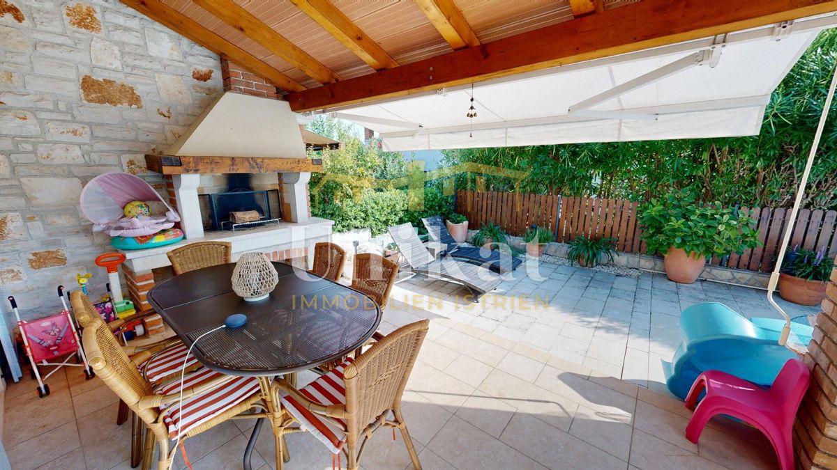 Dvojna kuća con piscina in stile istriano